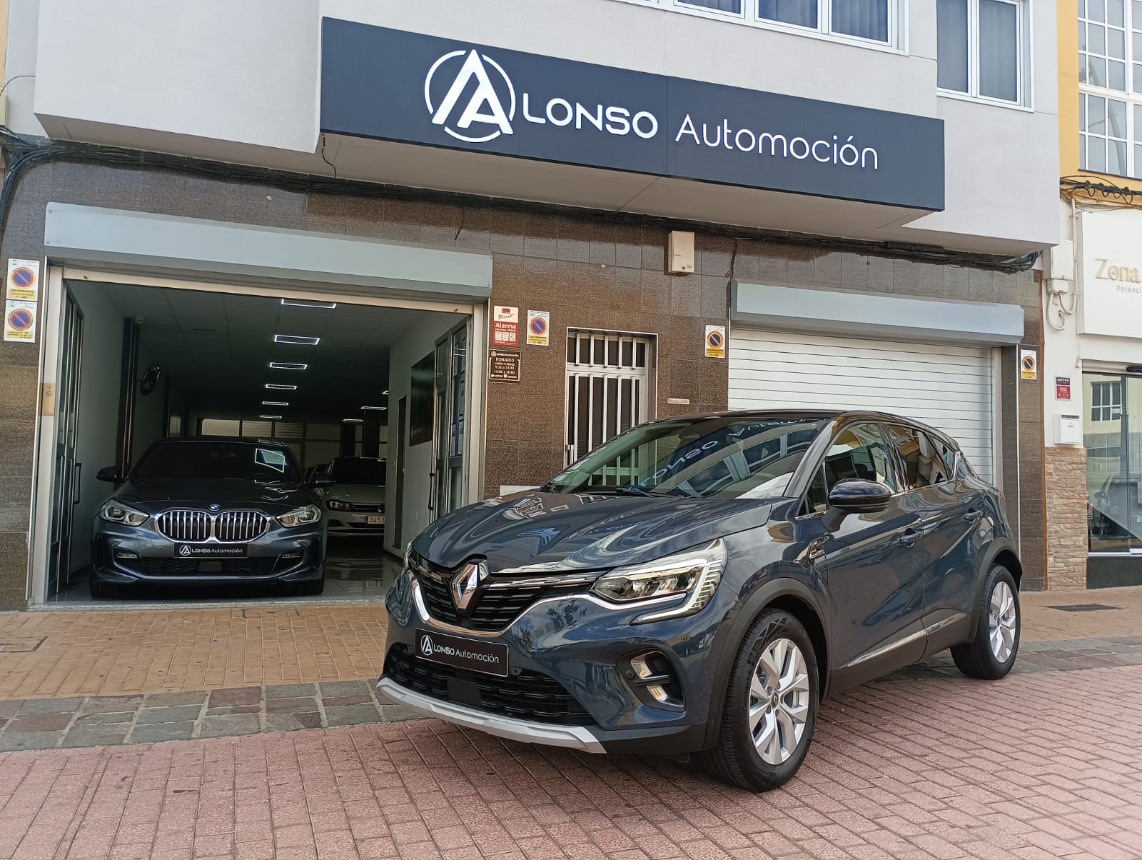 RENAULT - Captur Intens Blue