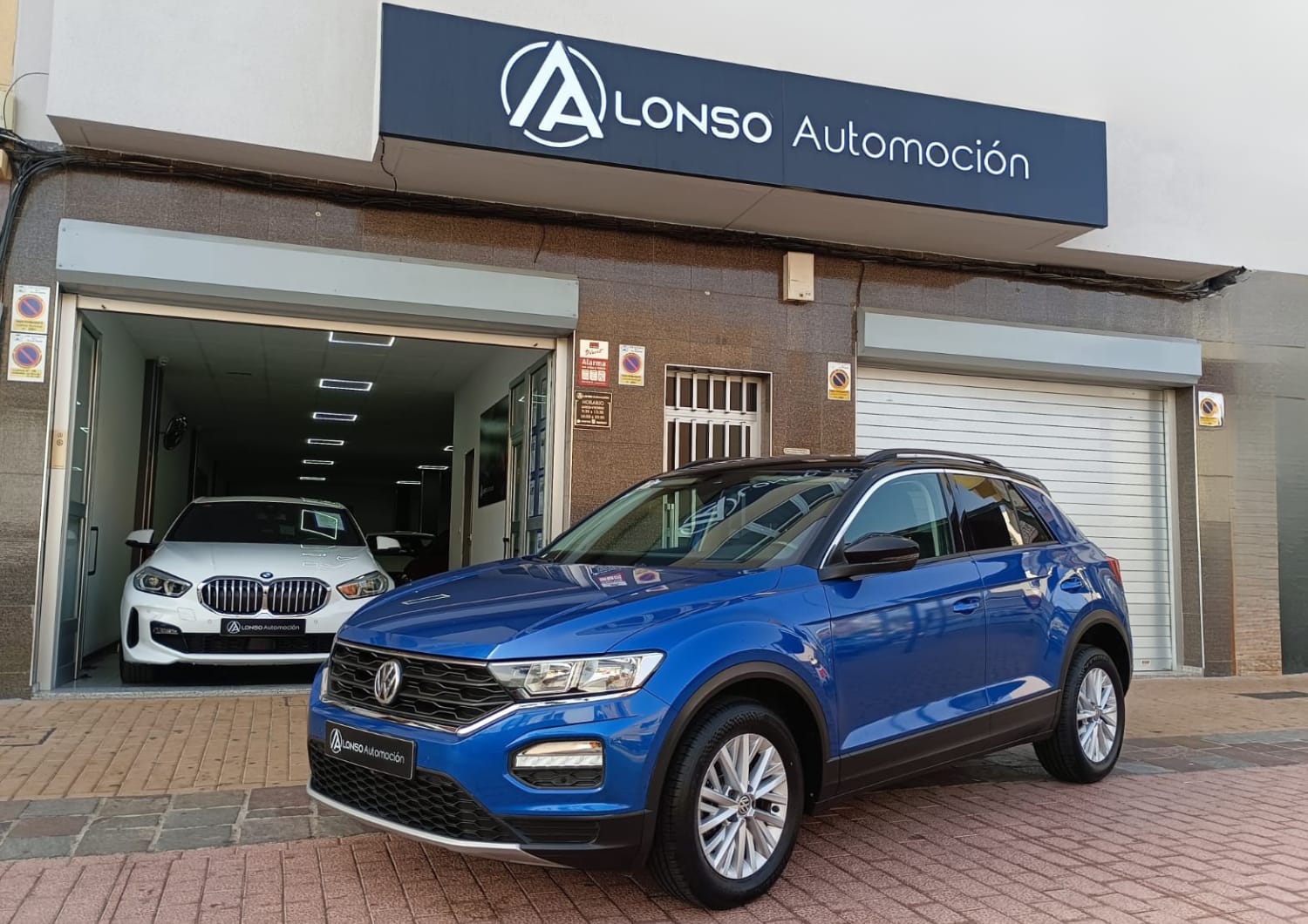 VOLKSWAGEN- T-ROC