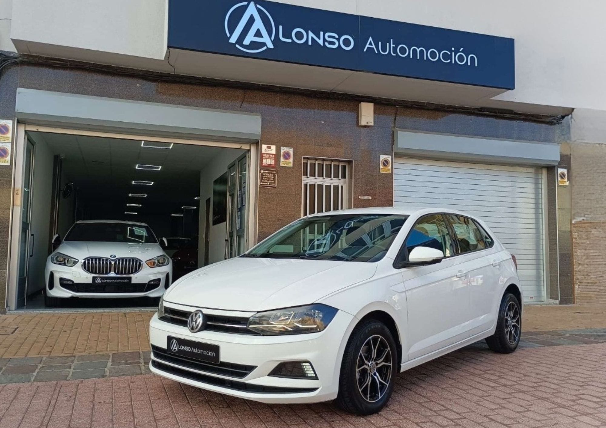 VOLKSWAGEN- POLO