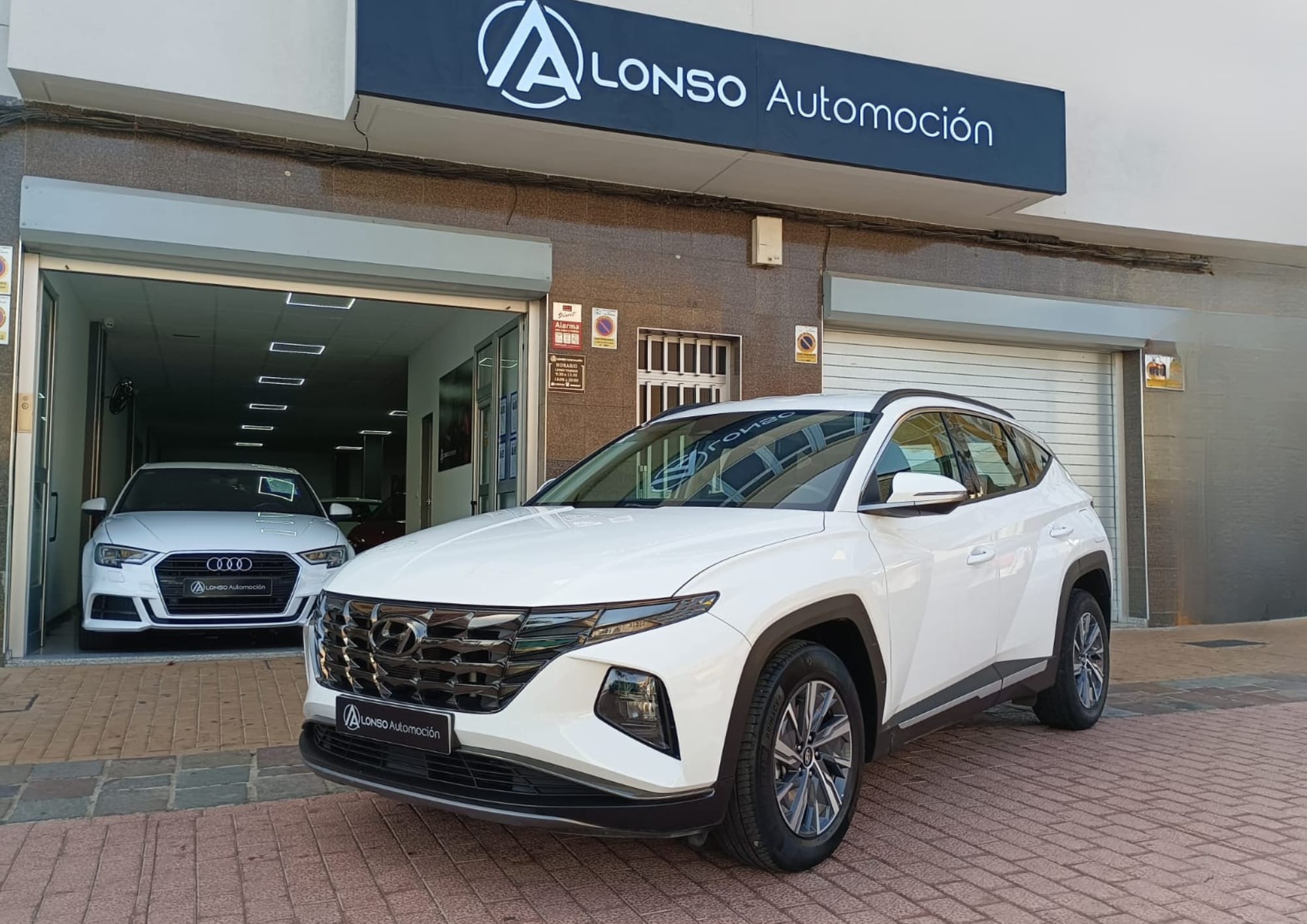 HYUNDAI- TUCSON