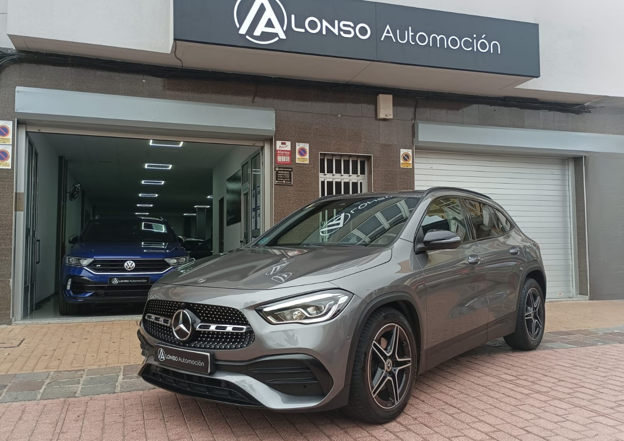 MERCEDES BENZ - GLA 200